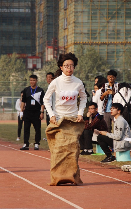 刘芮彤获得女子袋鼠跳第一名